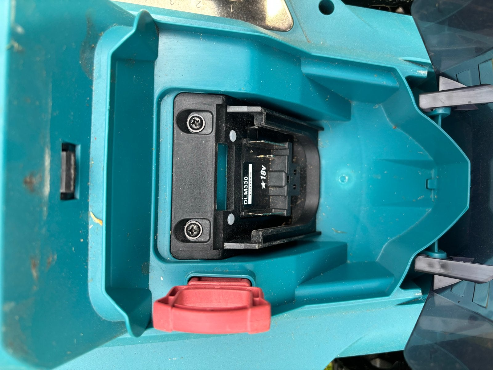 Makita DLM330 18V Accu Grasmaaier, Cirkelmaaier, Gebruikt, Accu-grasmaaier, Ophalen of Verzenden