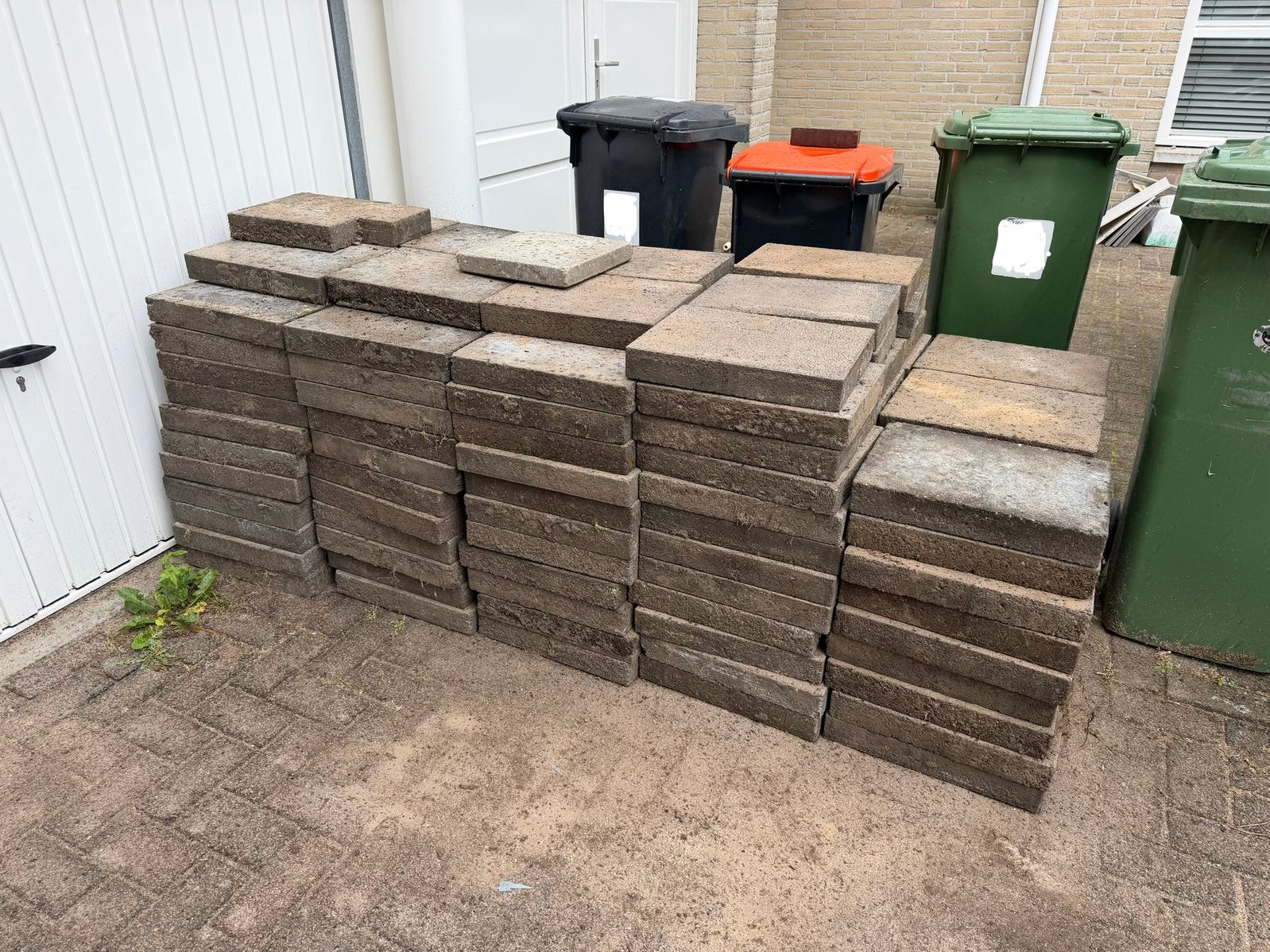 Gratis op te halen!  Ongeveer 36m4 tuintegels, Ophalen, Gebruikt, Overige materialen