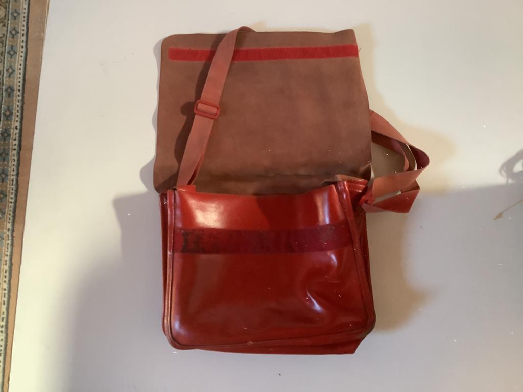 Schoudertas, post, Sieraden, Tassen en Uiterlijk, Tassen | Schoudertassen, Gebruikt, Leer, Rood, Ophalen