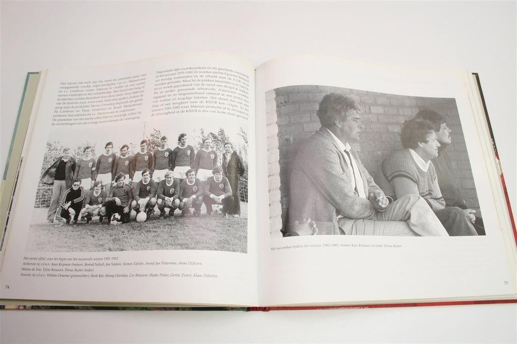 V.V. Akkrum [2001] — Jubileumboek 75 Jaar — Veel Foto\'s, Ophalen of Verzenden, Gelezen, Watersport en Hengelsport