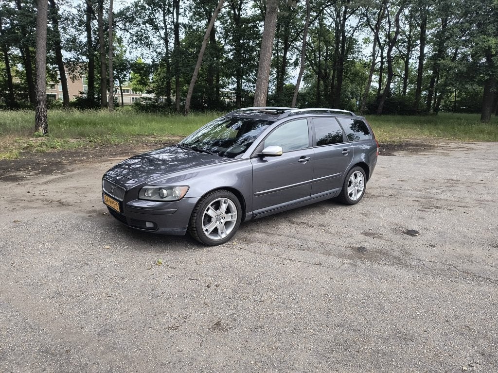 Volvo V50 2.4 170PK Geartronic 2004 grijs, 1378 kg, Zwart, 700 kg, 2435 cc