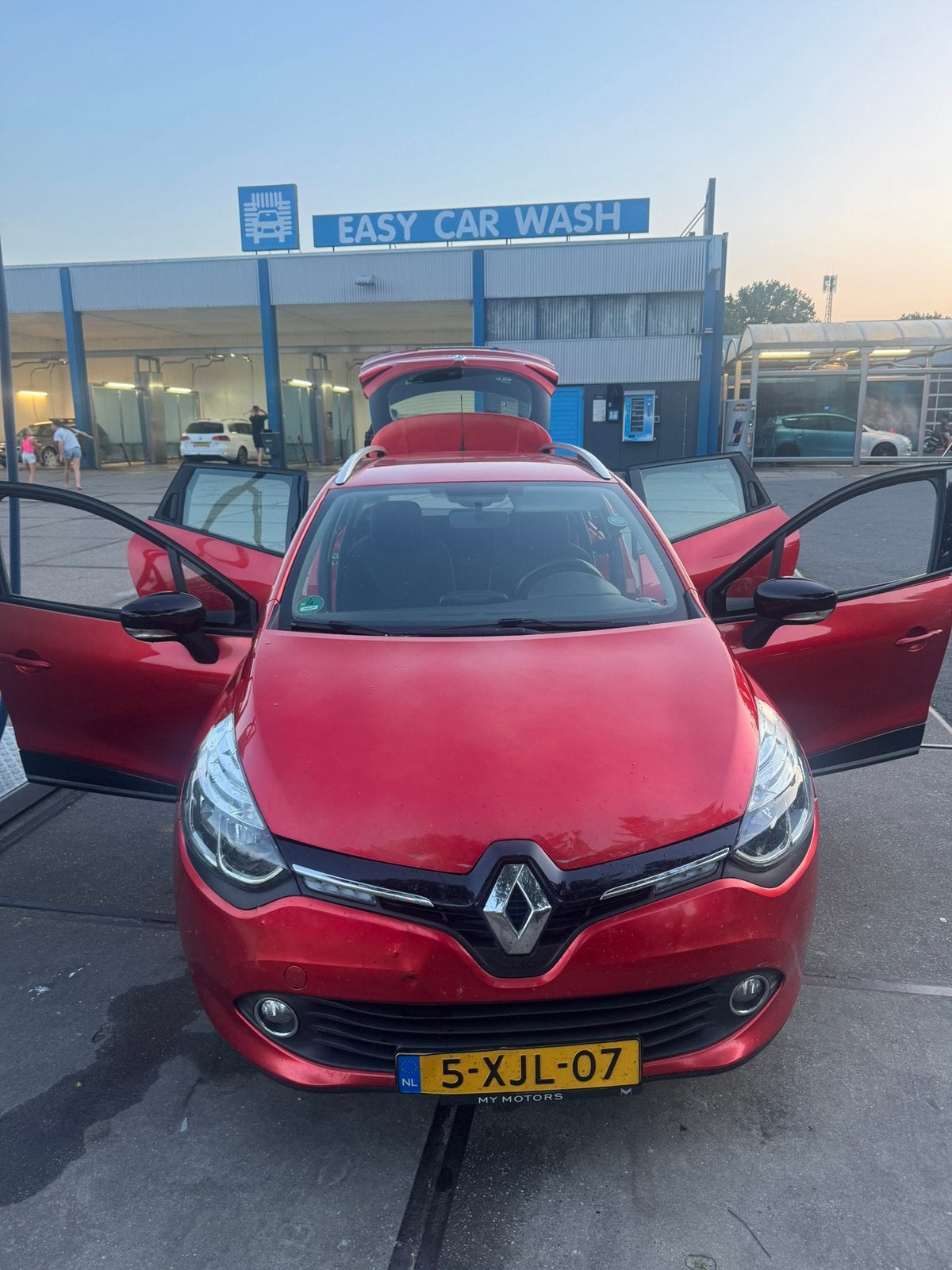 Renault Clio 0.9 TCE 90 Estate 2014 Rood, Auto's, Voorwielaandrijving, 898 cc, Origineel Nederlands, Handgeschakeld