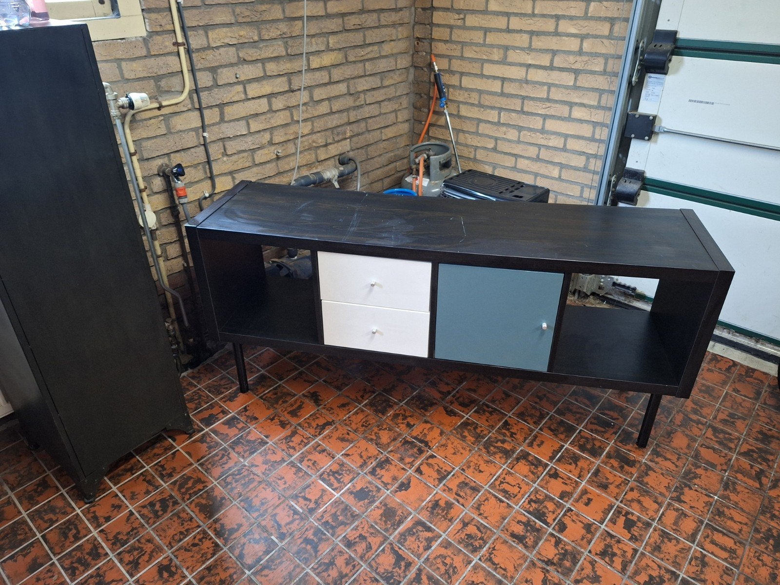 Kallax kast op pootjes met lades en deurtje, Ophalen