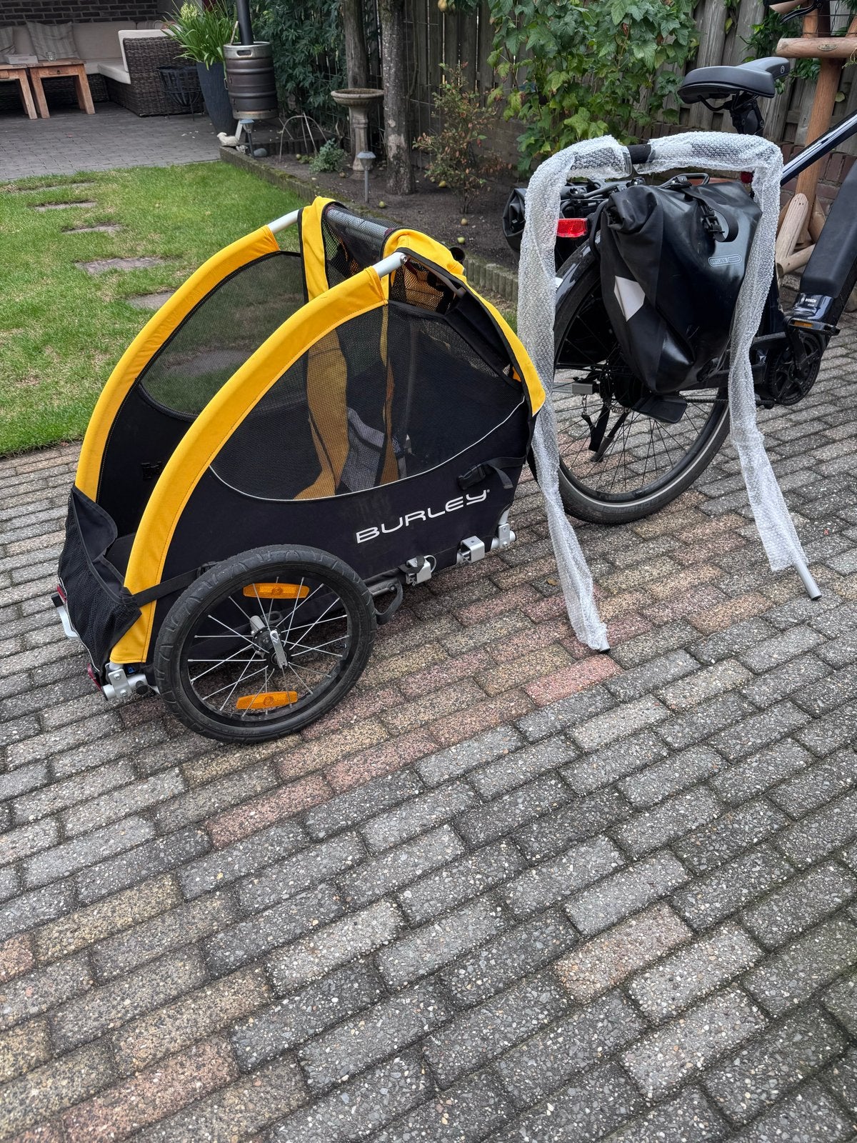Burley fietskar voor kinderen - Geel/Zwart, Ophalen, Opvouwbaar, Zo goed als nieuw, Kinderkar