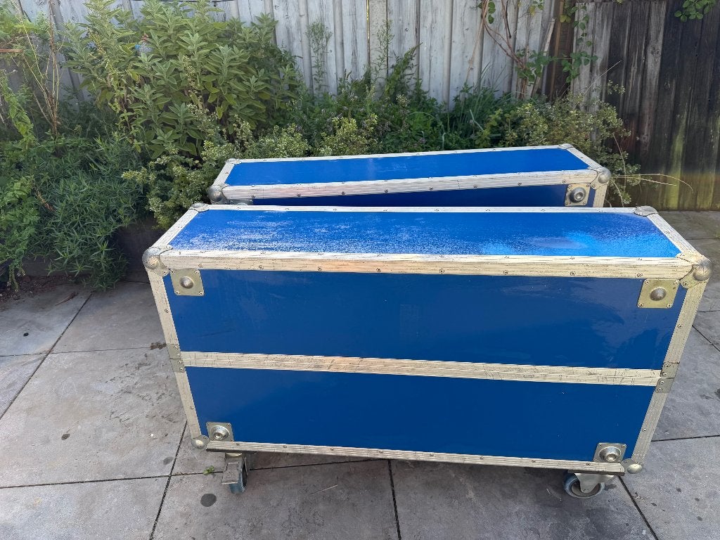 2x blauwe flightcase op wielen > statieven, banners, lampen, Ophalen, Gebruikt, Overige instrumenten, Flightcase