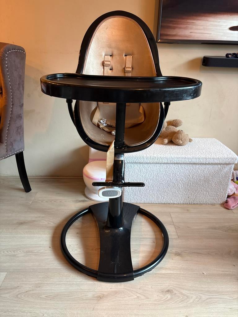 Stevige Kinder Eetstoel Zwart met Goud, Kinderen en Baby's, Kinderstoelen, Ophalen, Gebruikt, Meegroeistoel, Afneembaar eetblad