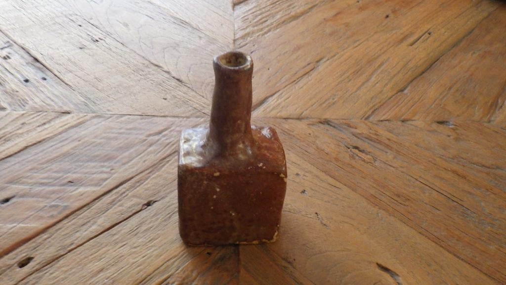 mooi retro vaasje van Mobach, Huis en Inrichting, Woonaccessoires | Vazen, Gebruikt, Overige kleuren, Aardewerk of Porselein, Ophalen of Verzenden