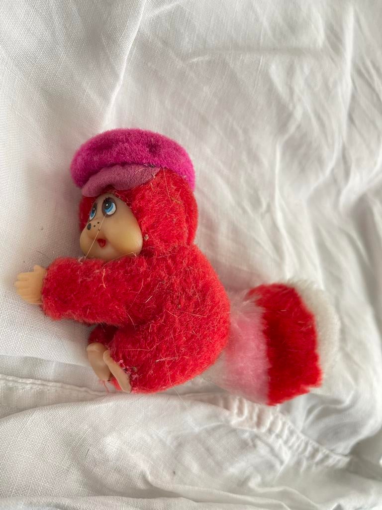 Vintage Knijpdiertje Rood met Roze Muts en Staart, Ophalen of Verzenden, Gebruikt, Jongen of Meisje