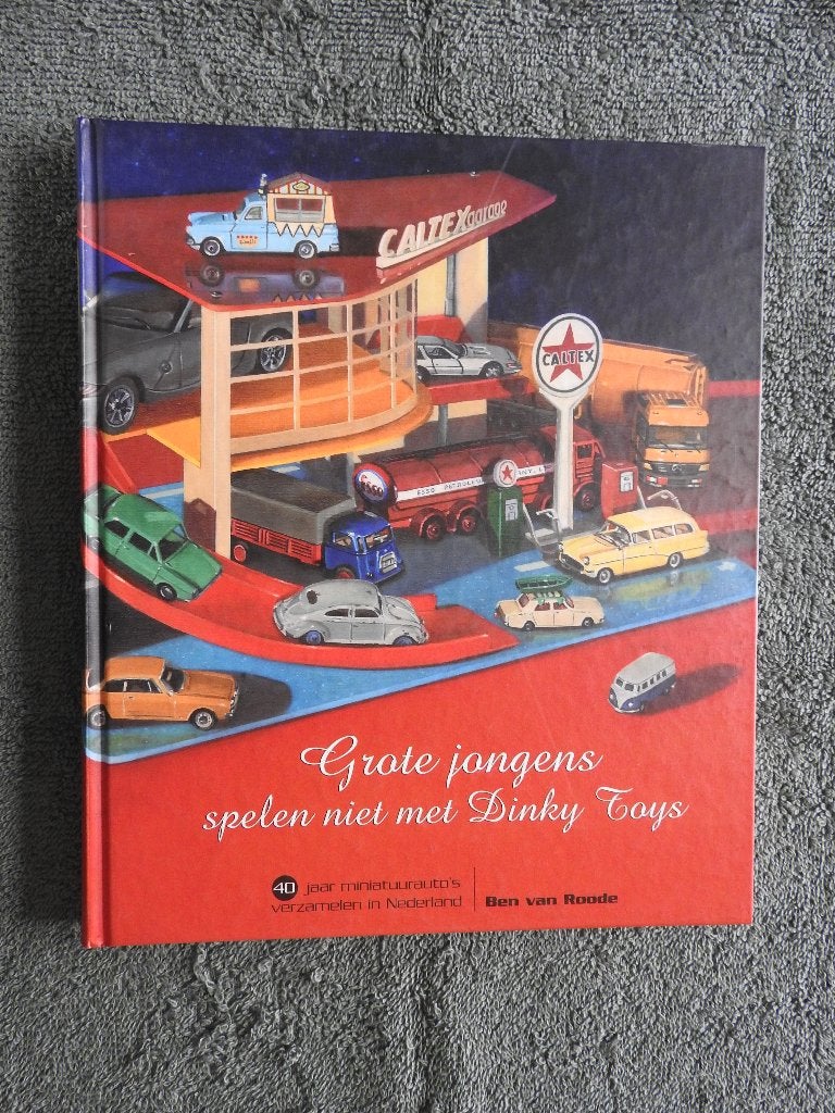 Grote jongens spelen niet met Dinky Toys, Ophalen of Verzenden, Zo goed als nieuw, Algemeen