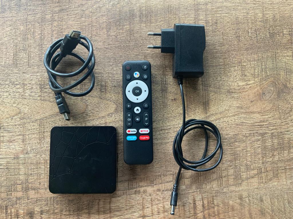 Android TV Box met afstandsbediening en accessoires, Ophalen of Verzenden, Nieuw, HDMI, Zonder harde schijf