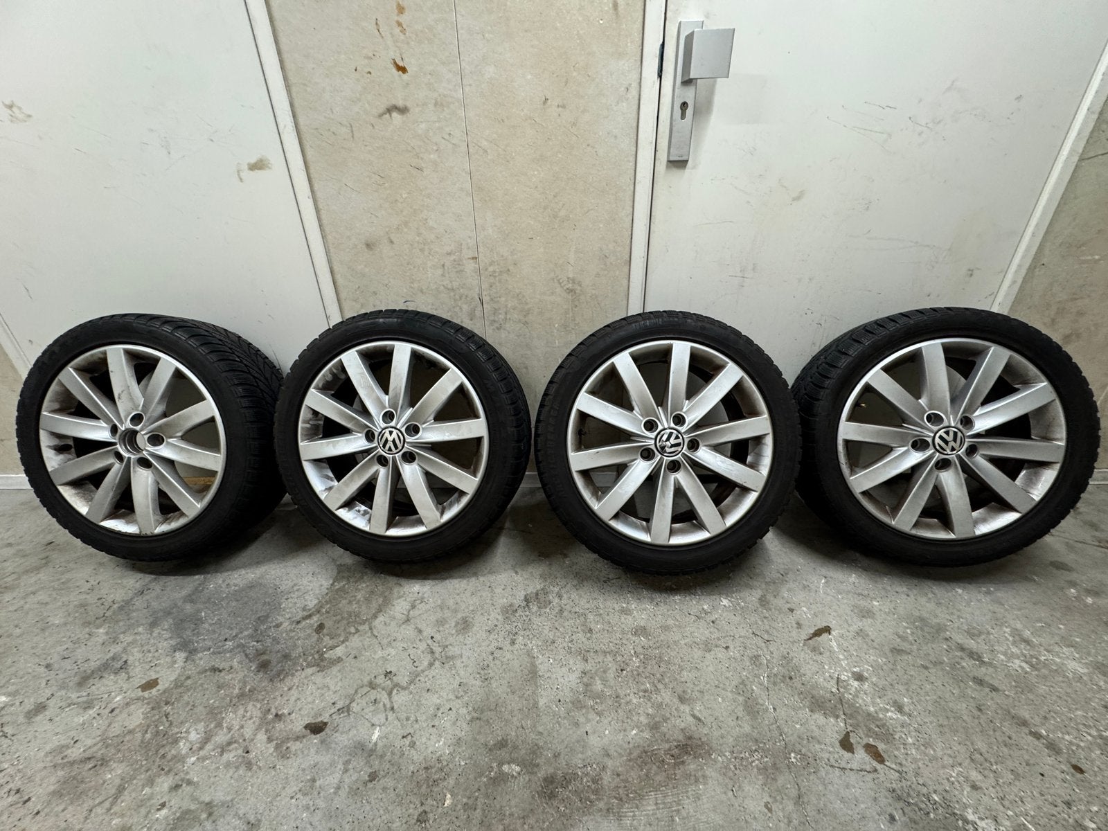 Volkswagen winterbanden met velg 5x112 MAXXIS 6-7mm, Auto-onderdelen, Banden en Velgen, Ophalen, Banden en Velgen, 17 inch, Winterbanden