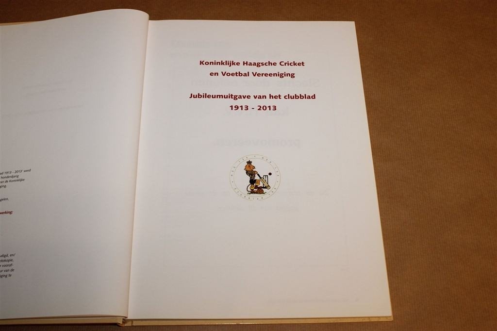 HVV Jubileumuitgave 1913-2013 — Cricket en Voetbal, Boeken, Ophalen of Verzenden, Gelezen