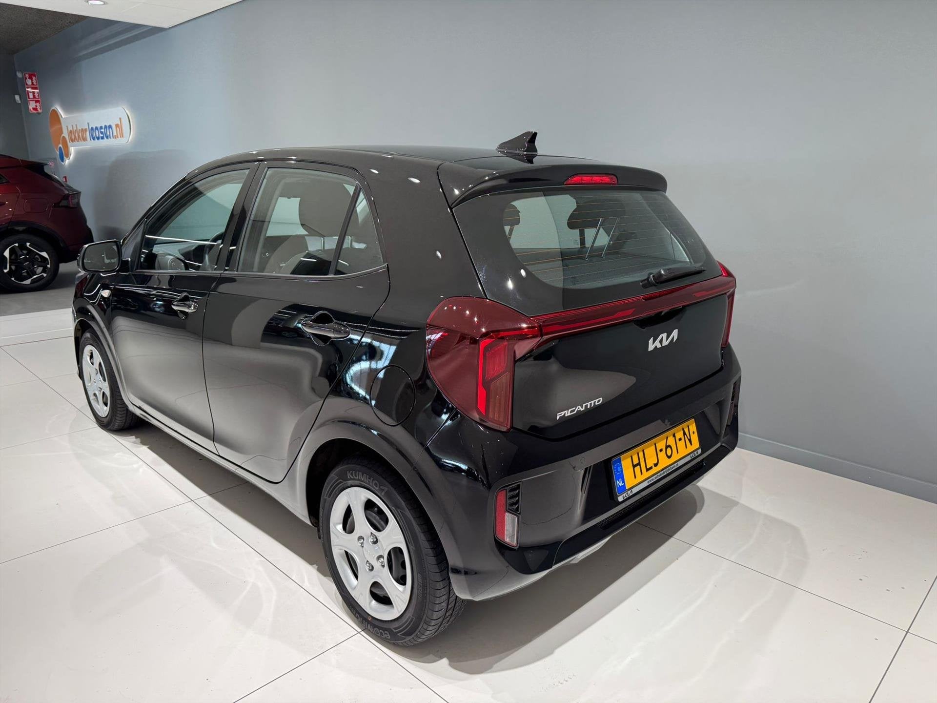 KIA Picanto 1.0 DPi 63pk 4-zits DynamicLine, Voorwielaandrijving, Stof, 4 stoelen, Zwart