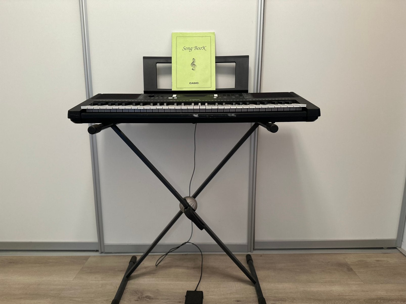 Yamaha PSR-E363 Digital Keyboard + Stand, Sustain Pedal, Ophalen, 61 toetsen, Yamaha, Zo goed als nieuw
