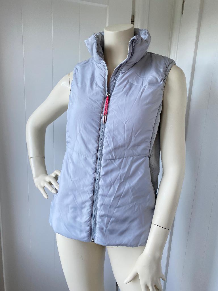 In nette staat: lichtgrijze H&M Sport bodywarmer mt. M, Kleding | Dames, Sportkleding, Maat 38/40 (M), H&M, Ophalen of Verzenden