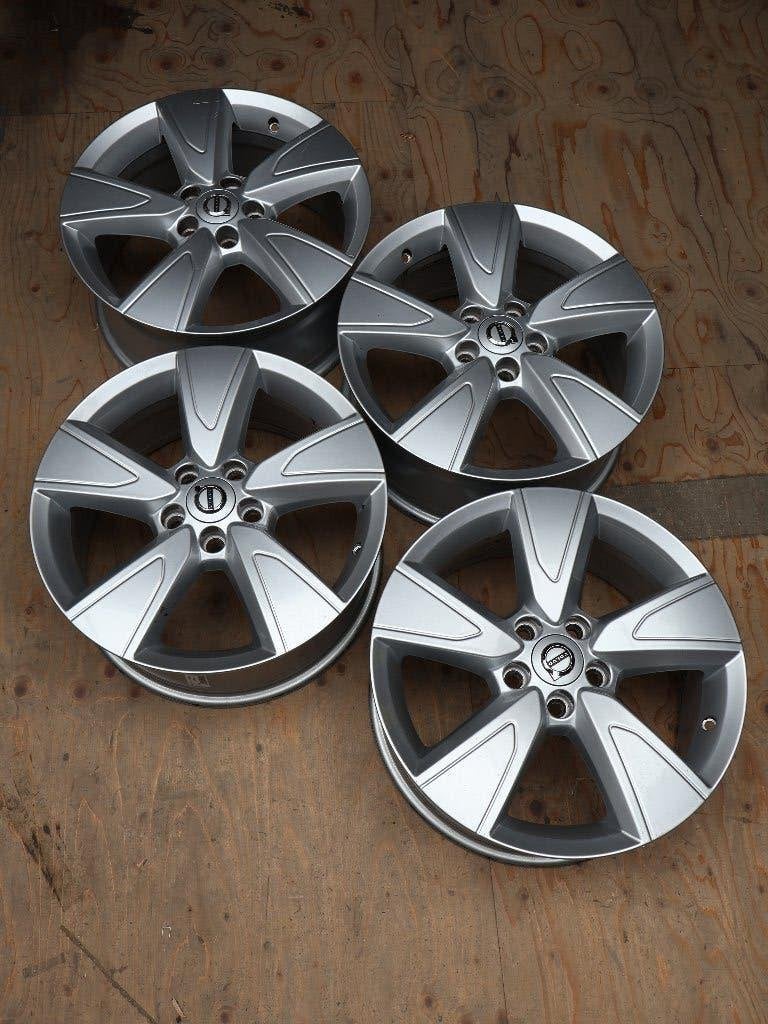 Originele Volvo velgset (31680565) Adv.1, Auto-onderdelen, Banden en Velgen, Gebruikt, Velg(en), *, 17 inch