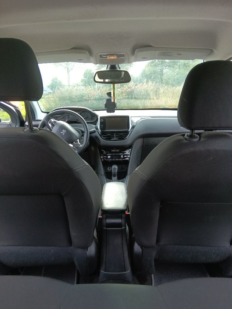 Foto 20 van Peugeot 208 1.2 VTi 82PK 5D (102g) 2012 Grijs