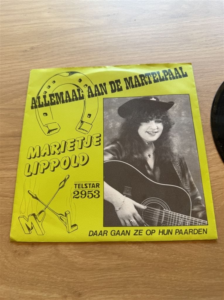 Marietje lippold - allemaal aan de martelpaal, Ophalen of Verzenden, Zo goed als nieuw, Nederlandstalig