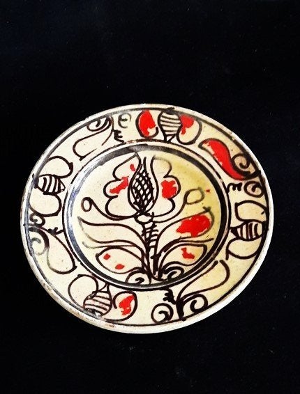 Vintage Korond wandbordje (Ø 14,2 cm) – Handgeschilderd (140, Ophalen, Zo goed als nieuw, Steen/keramiek, Wandbord of Wandpaneel