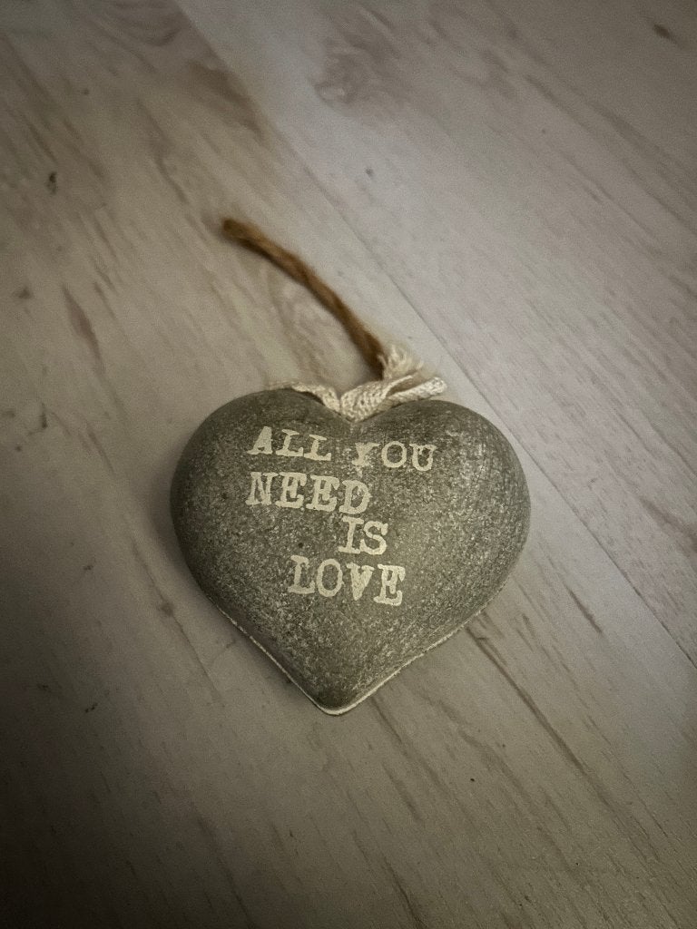 houten en stenen harten, Ophalen of Verzenden, Zo goed als nieuw