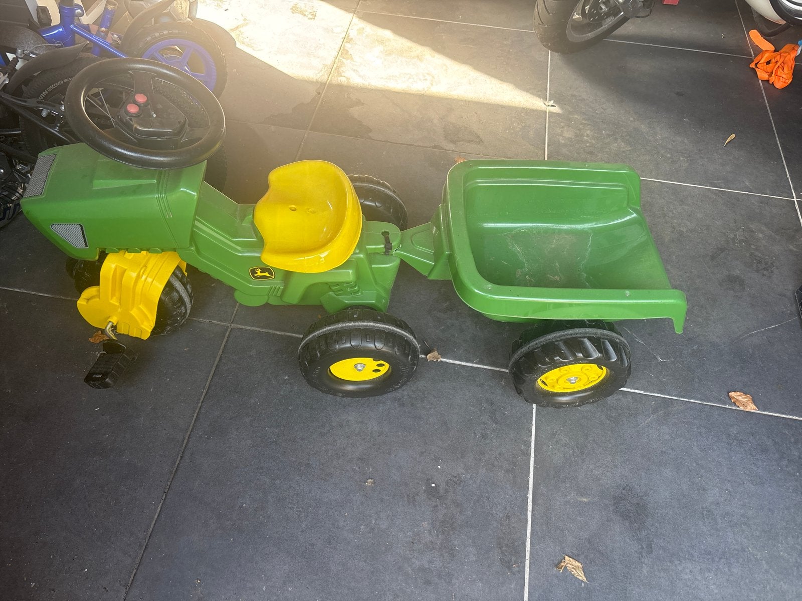 Kinder tractor met aanhanger - John Deere, Ophalen of Verzenden, Gebruikt, Trapvoertuig