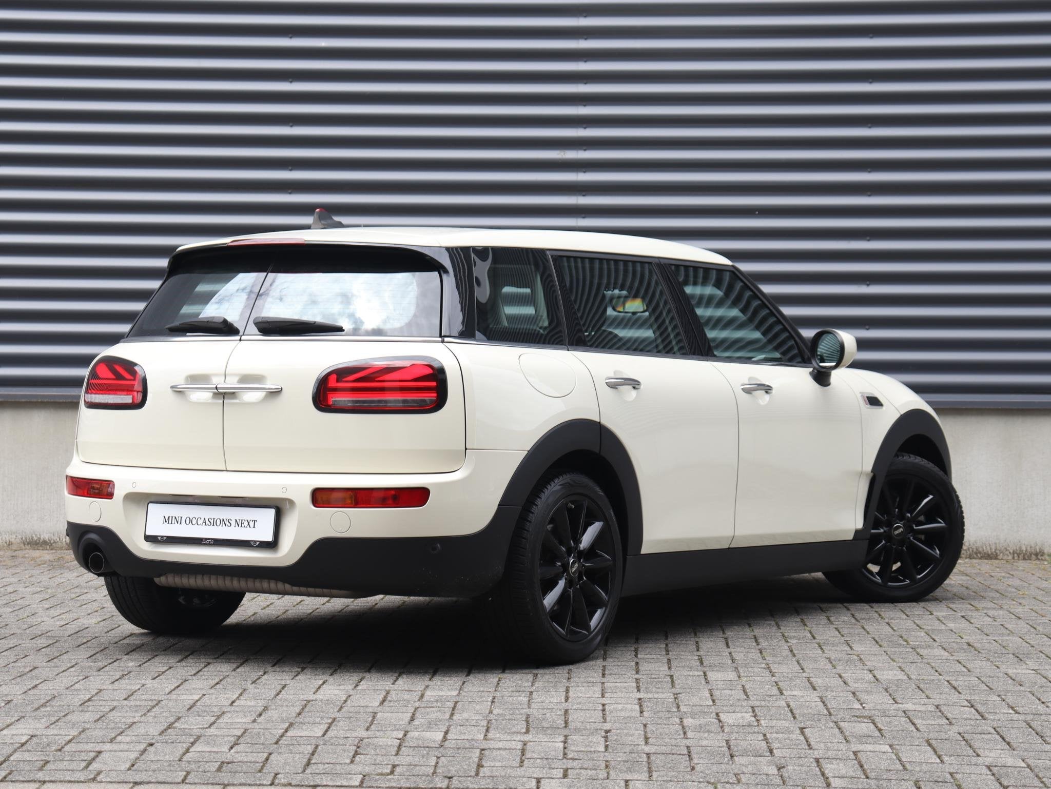 MINI Clubman One | Cruise Control + Apple Carplay + Parkeers, Auto's, Stof, Gebruikt, Wit, Handgeschakeld