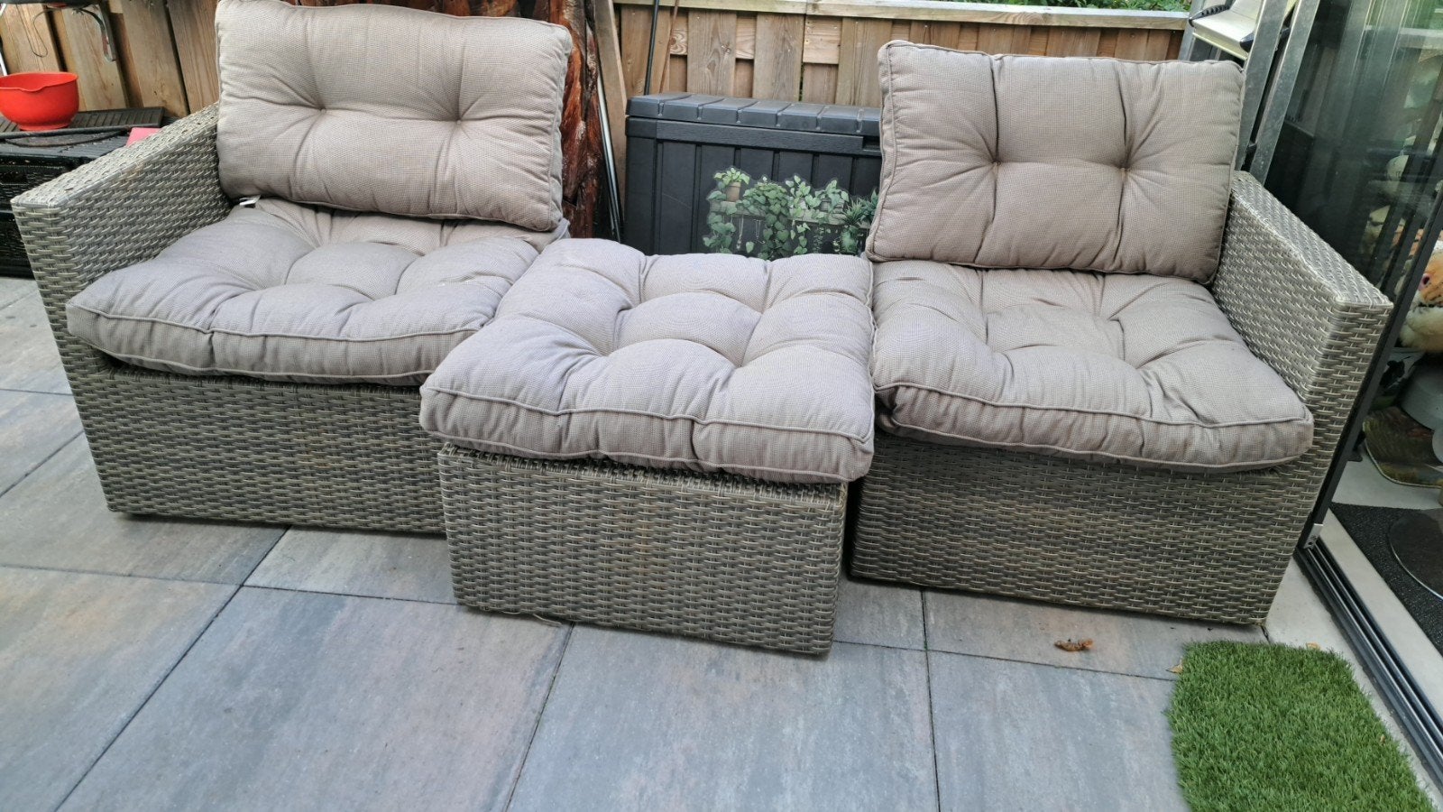 loungs bankjes met dikke kussens en hocker, Ophalen, Gebruikt, Bank, 3 zitplaatsen