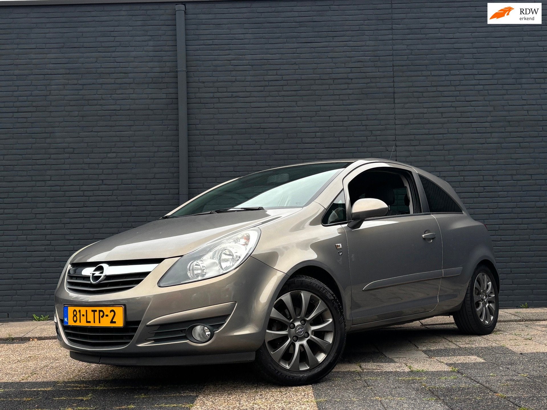 Opel Corsa 1.2-16V '111' Edition, Voorwielaandrijving, Euro 5, Bruin, 1229 cc