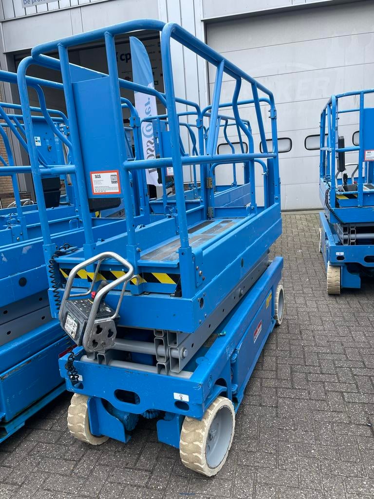 Genie GS-2032 compacte schaarhoogwerker, Ophalen