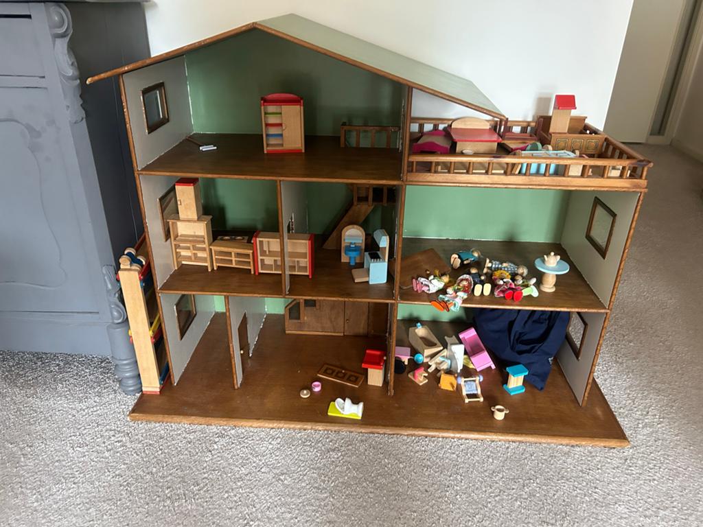 Groot houten handgemaakt poppenhuis, Ophalen of Verzenden, Gebruikt, Poppenhuis