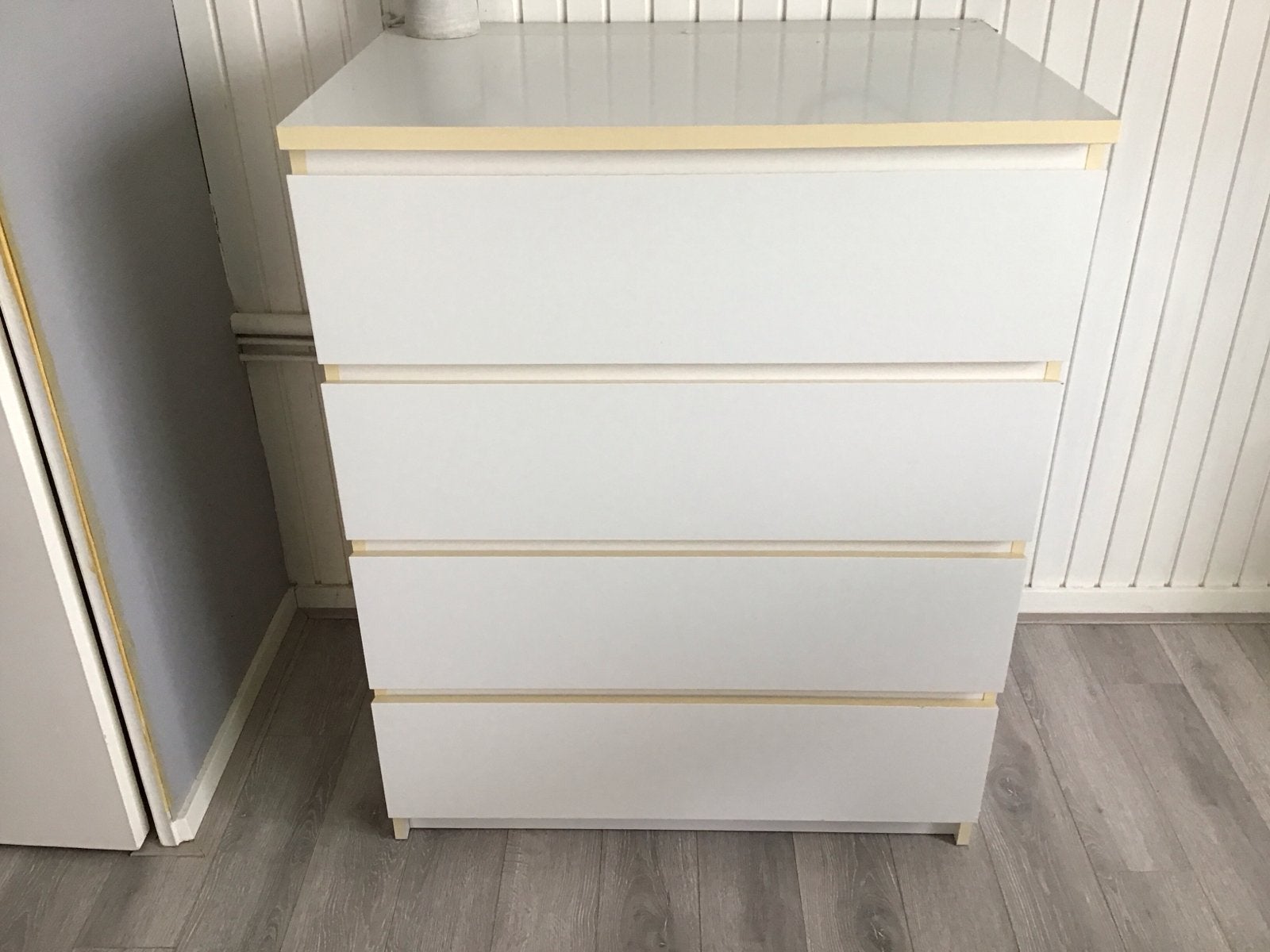 Witte ladekast met 4 laden - 100x80x57 cm, Huis en Inrichting, Kasten | Ladekasten, Ophalen, Gebruikt, 100 tot 150 cm, 50 tot 100 cm