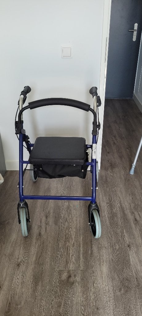 Lichtgewicht rollator, Diversen, Ophalen, Opvouwbaar, Gebruikt