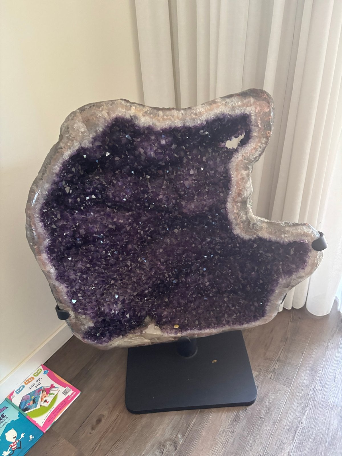 Mega Amethist op standaard - Diep Paarse Kleur, Verzamelen, Mineralen en Fossielen, Ophalen, Mineraal