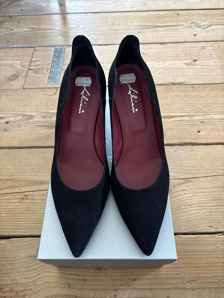 Elegante Zwarte Suède Pumps Lilian  - Maat 42, Ophalen of Verzenden, Zo goed als nieuw, Zwart, Pumps