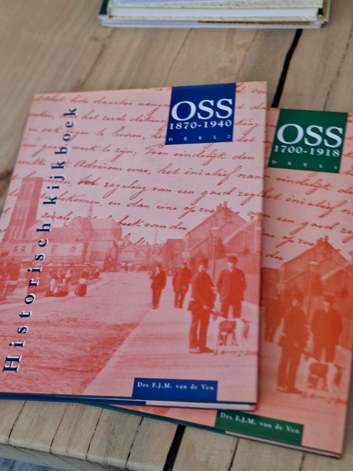 Mooie boeken over oss, Ophalen, 50 tot 150 cm, 10 m² of meer, 10 tot 30 cm