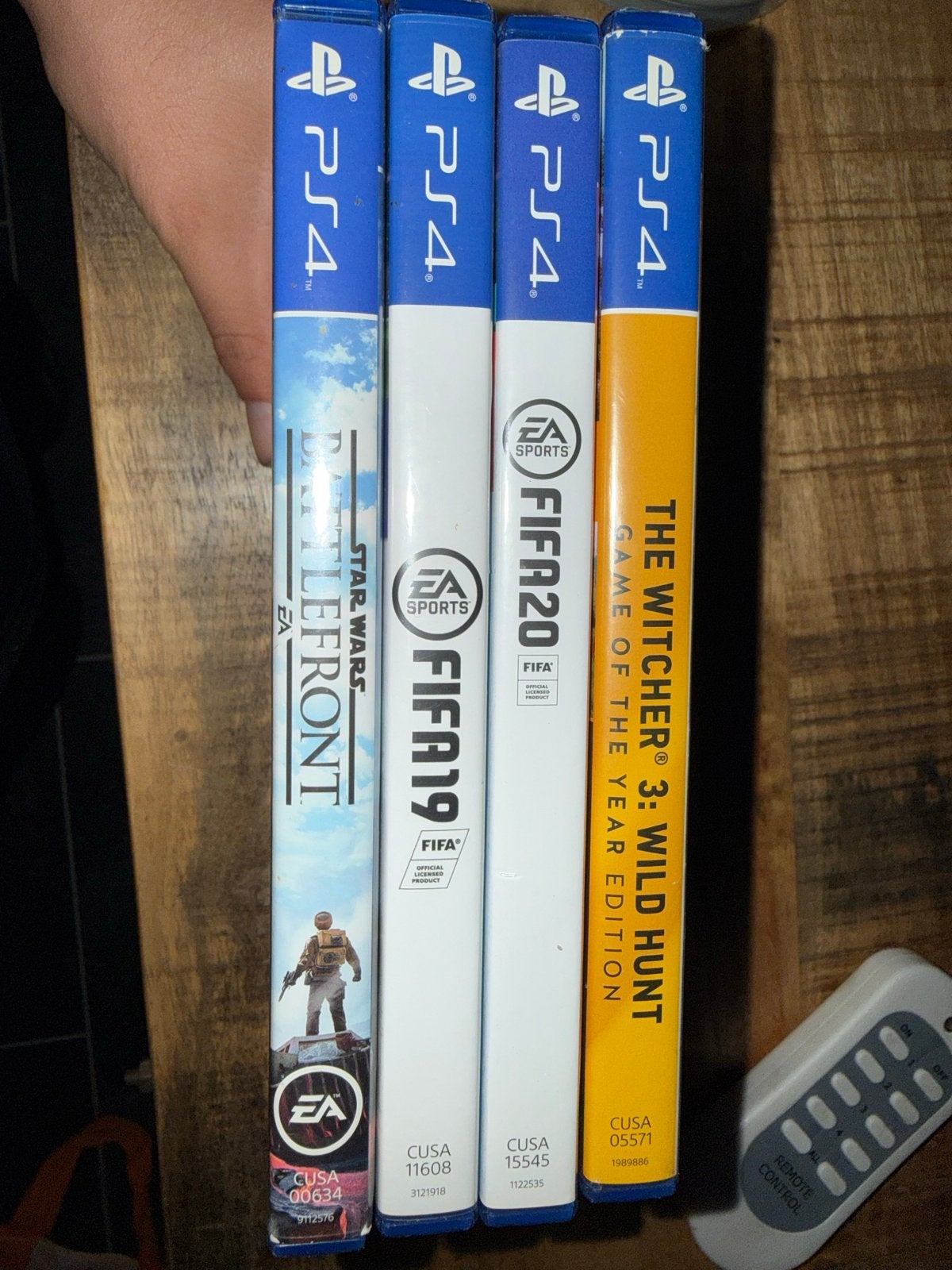 PS4 Games: FIFA 19, FIFA 20, Battlefront, The Witcher 3, Ophalen of Verzenden, Gebruikt, Overige genres, Vanaf 18 jaar
