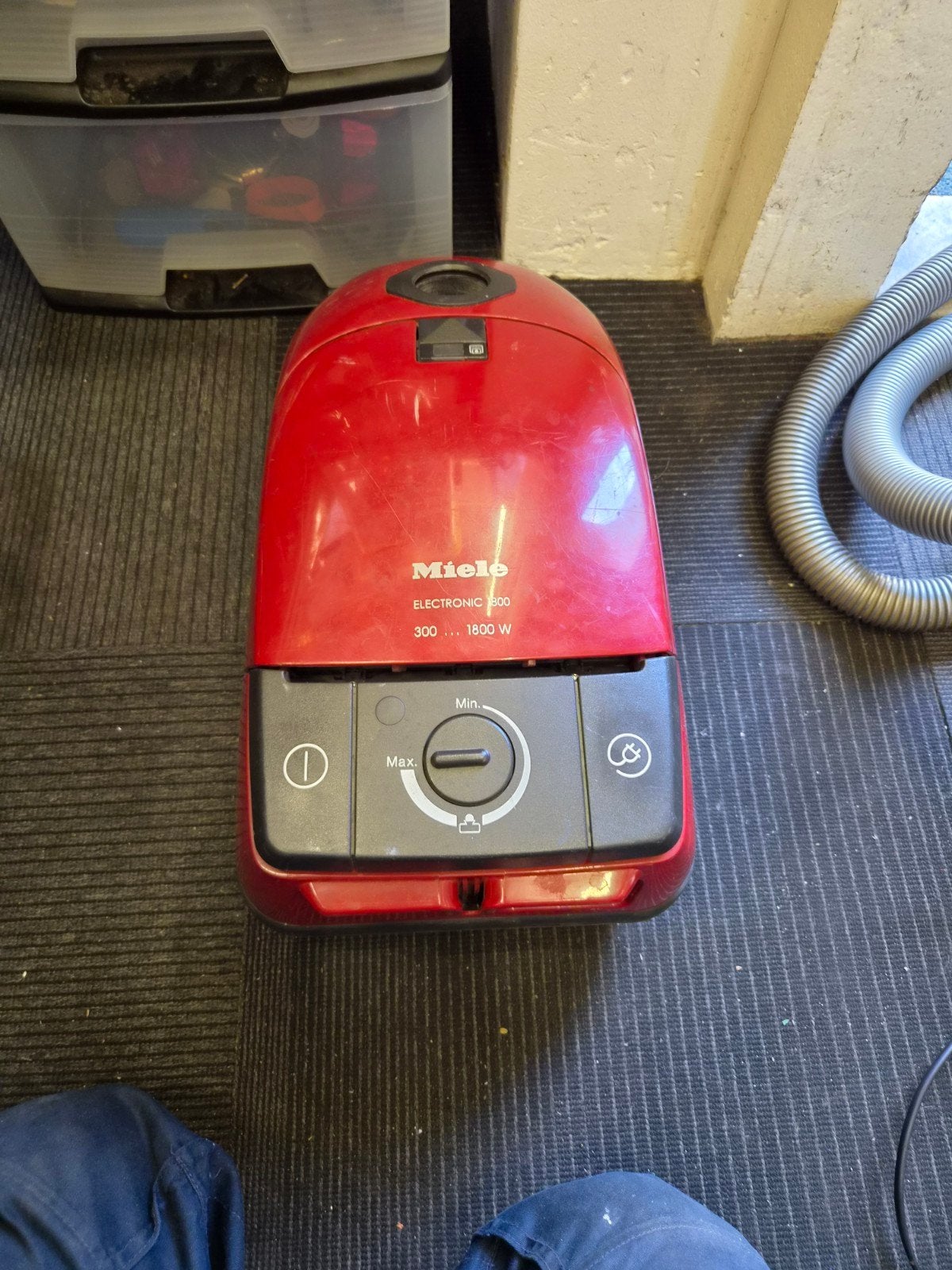 Miele stofzuiger 1800 watt, Witgoed en Apparatuur, Gebruikt, Geschikt voor harde vloeren, Overige typen, 1600 tot 2000 watt