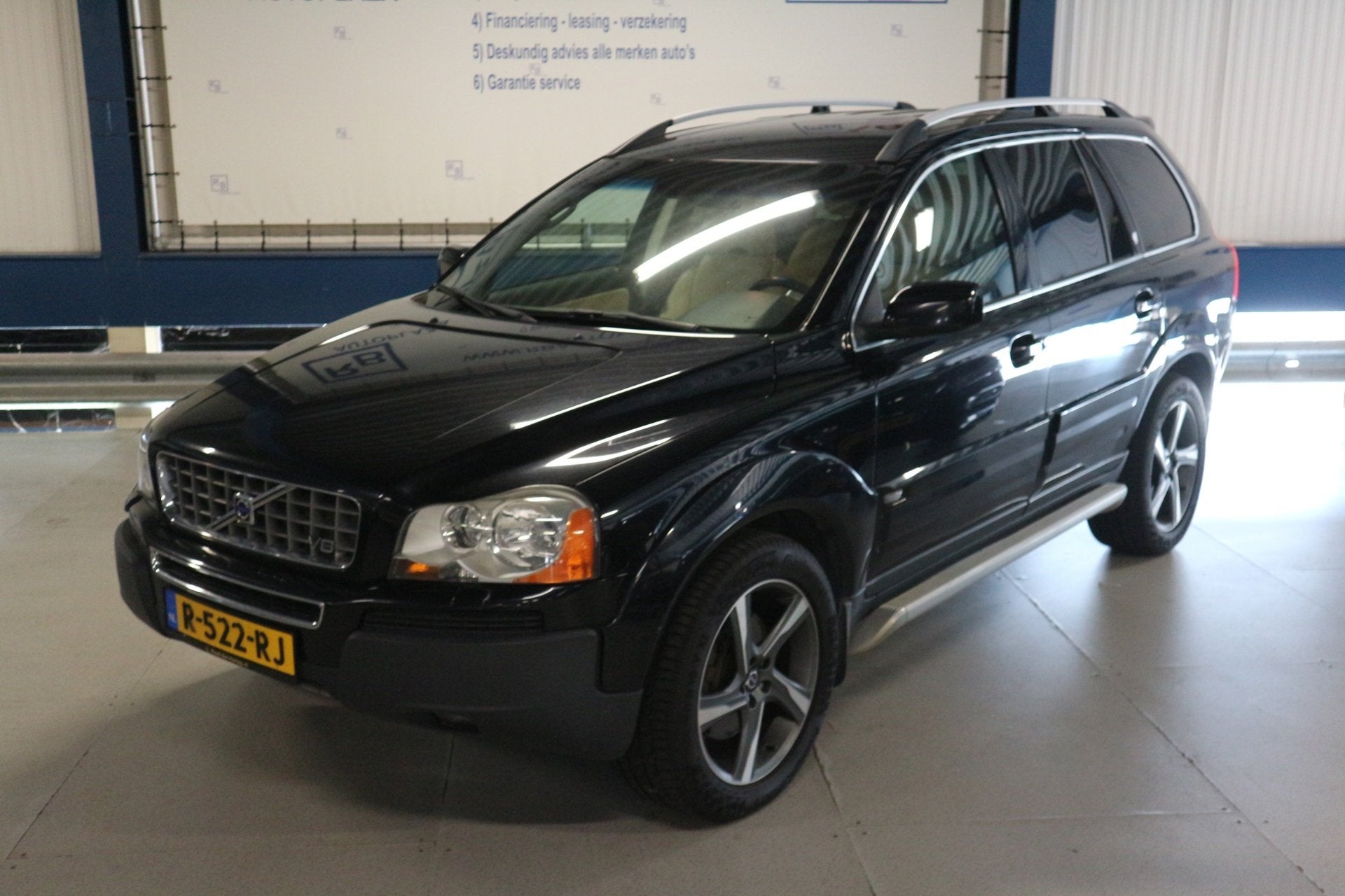 Volvo XC90 4.4 V8 Momentum / FULL SERVICE / 320 PK / 8 CYLIN, Gebruikt, 8 cilinders, 138 €/maand, Zwart