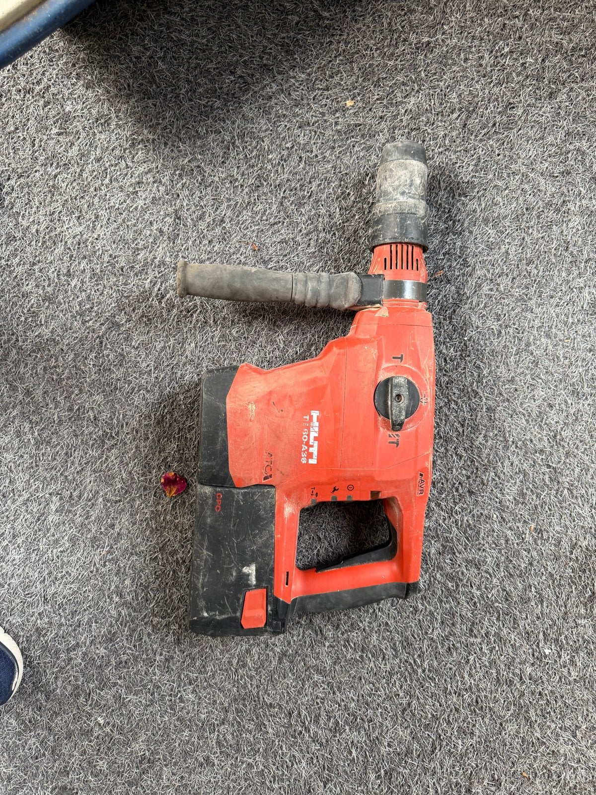 Foto 4 van Hilti TE 60-A36 SDS-Max Boor-/Hakhamer met 3 accu's