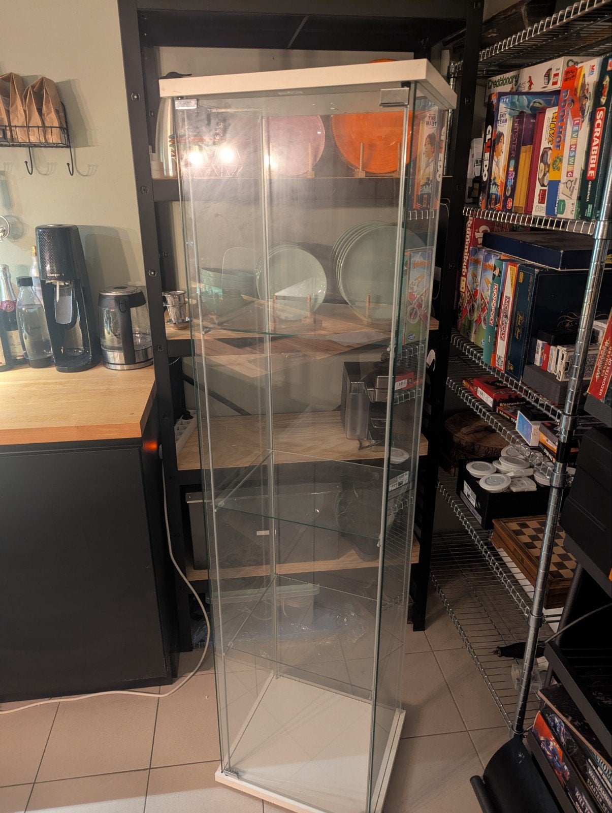IKEA DETOLF Glazen vitrinekast met planken 163x43x37, Met plank(en), Zo goed als nieuw, Glas, Modern
