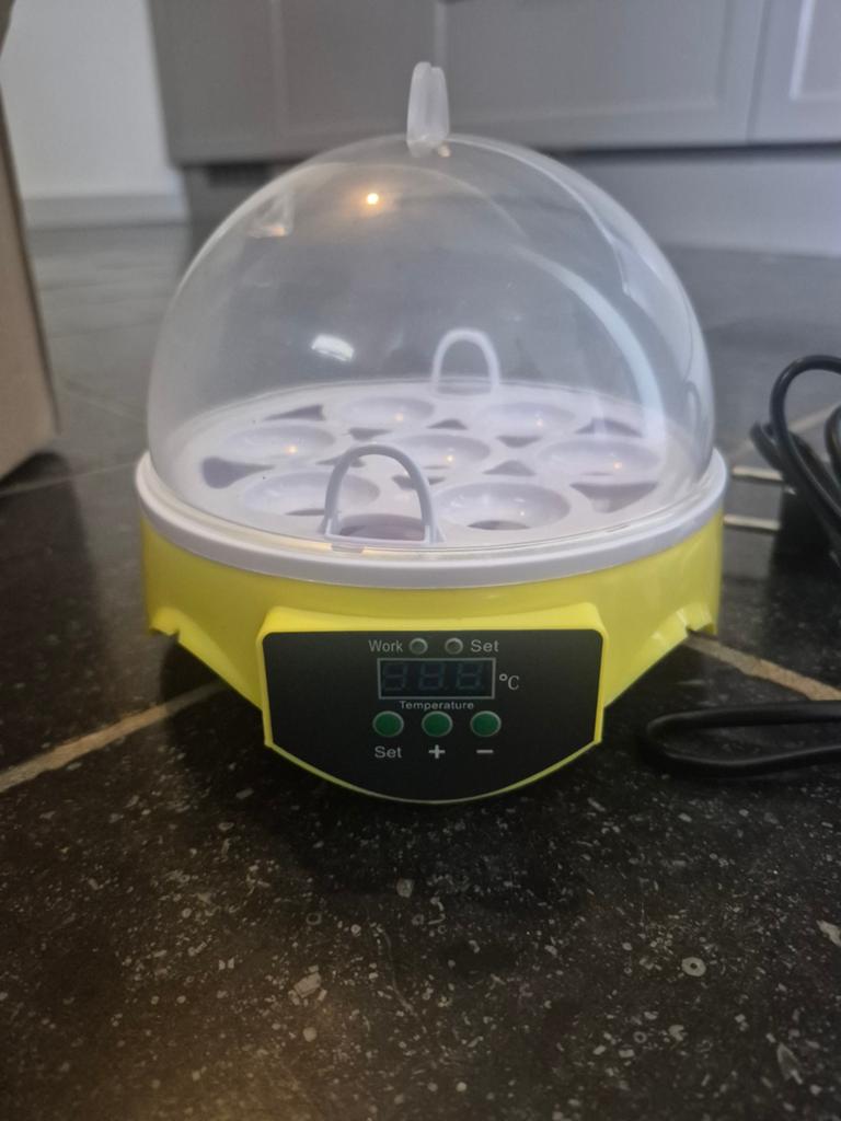 Kleine broedmachine voor max 7 eieren, Ophalen of Verzenden, Zo goed als nieuw, Broedmachine
