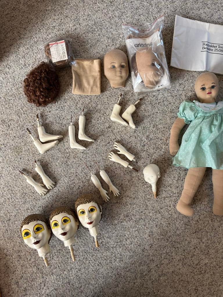 Set poppenonderdelen en complete pop, Ophalen of Verzenden, Gebruikt, Overige typen