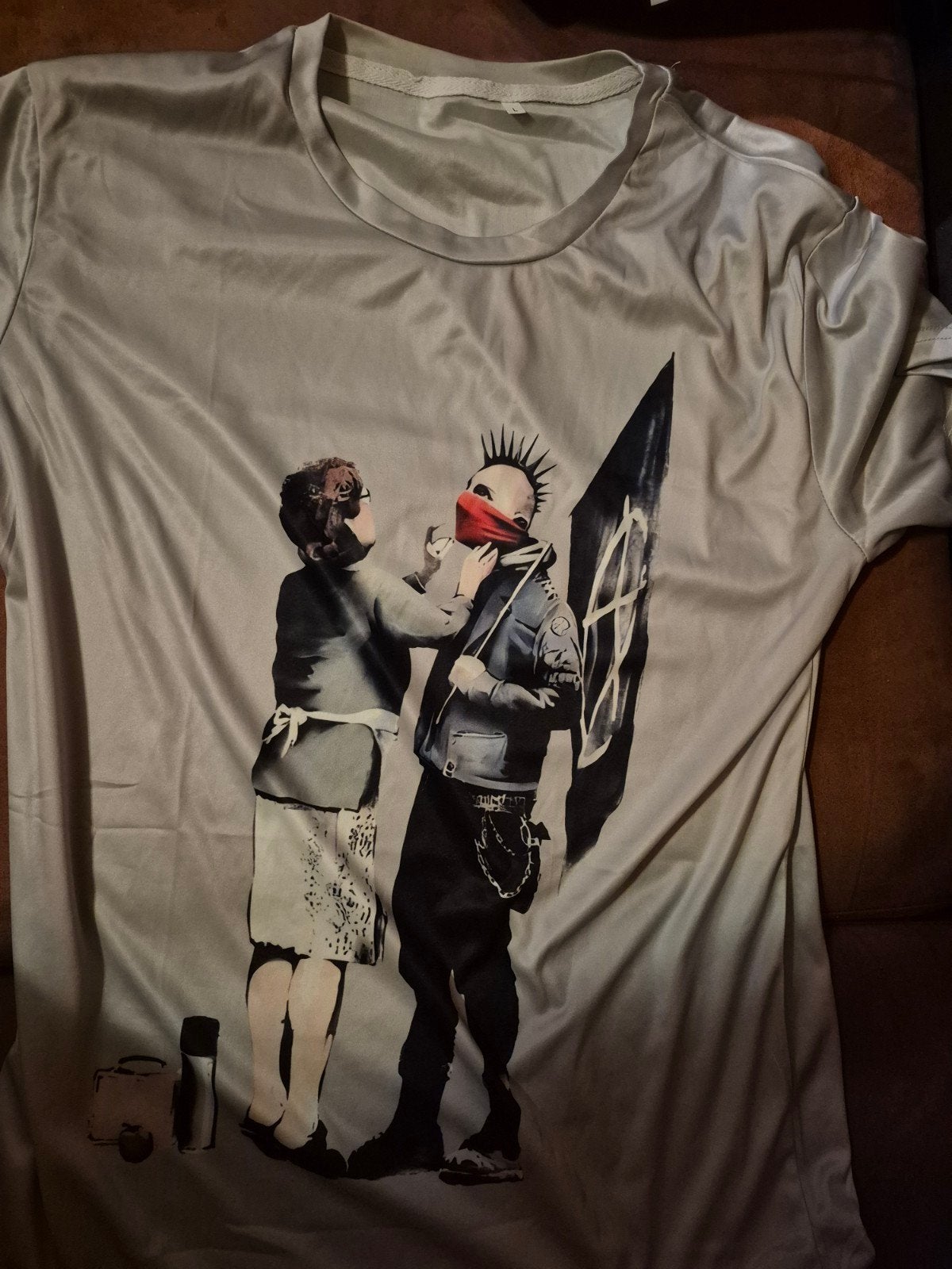 Banksy - art design Punk tshirt L size, Ophalen of Verzenden, Nieuw, Maat 52/54 (L), Meerkleurig