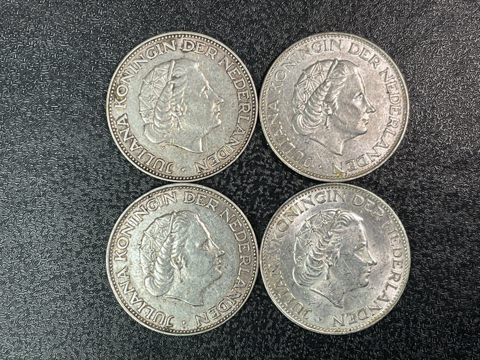 Set van 4 zilveren 2½ gulden munten Koningin Juliana #376, Postzegels en Munten, Munten | Nederland, Koningin Juliana, Setje, Zilver