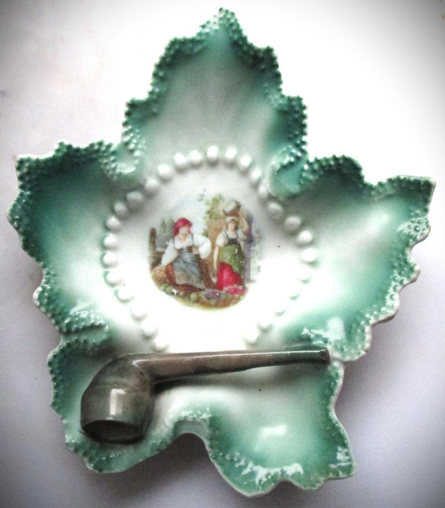 Pijp op Asbak~Keramiek~Turquoise Asbakje met tabakspijp, Ophalen of Verzenden, Zo goed als nieuw, Asbak