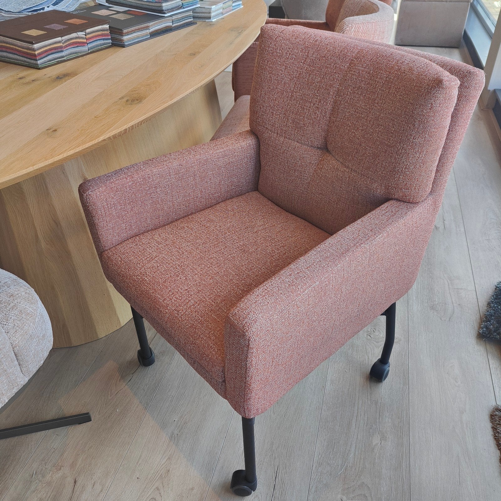 Comfortabele eetkamerstoel op wieltjes - Z.G.A.N., Ophalen, Modern, Comfortabel, Overige kleuren, Zo goed als nieuw