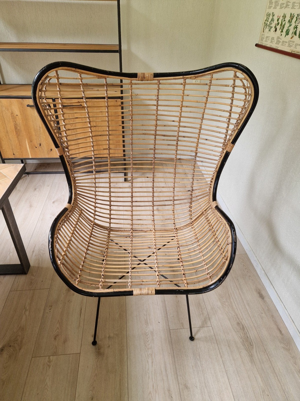 Rotan vlinderstoel met zwart metalen frame, Huis en Inrichting, Ophalen, Gebruikt, Metaal, Eén