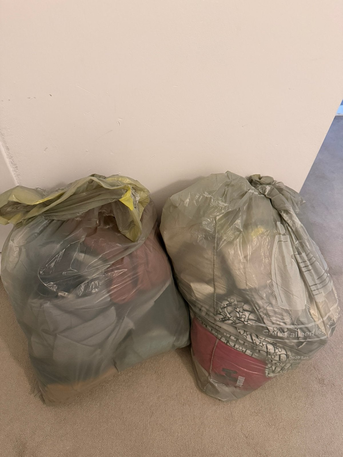 2 vuilniszakken vol kleren onder andere ook merkbroeken, Kleding | Heren, Ophalen of Verzenden, Zo goed als nieuw, Overige maten