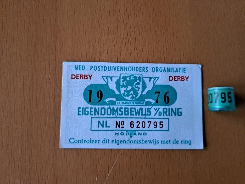 Duivenring 1976 met bewijs postduiven, Ophalen of Verzenden, Beeldje of Figuurtje