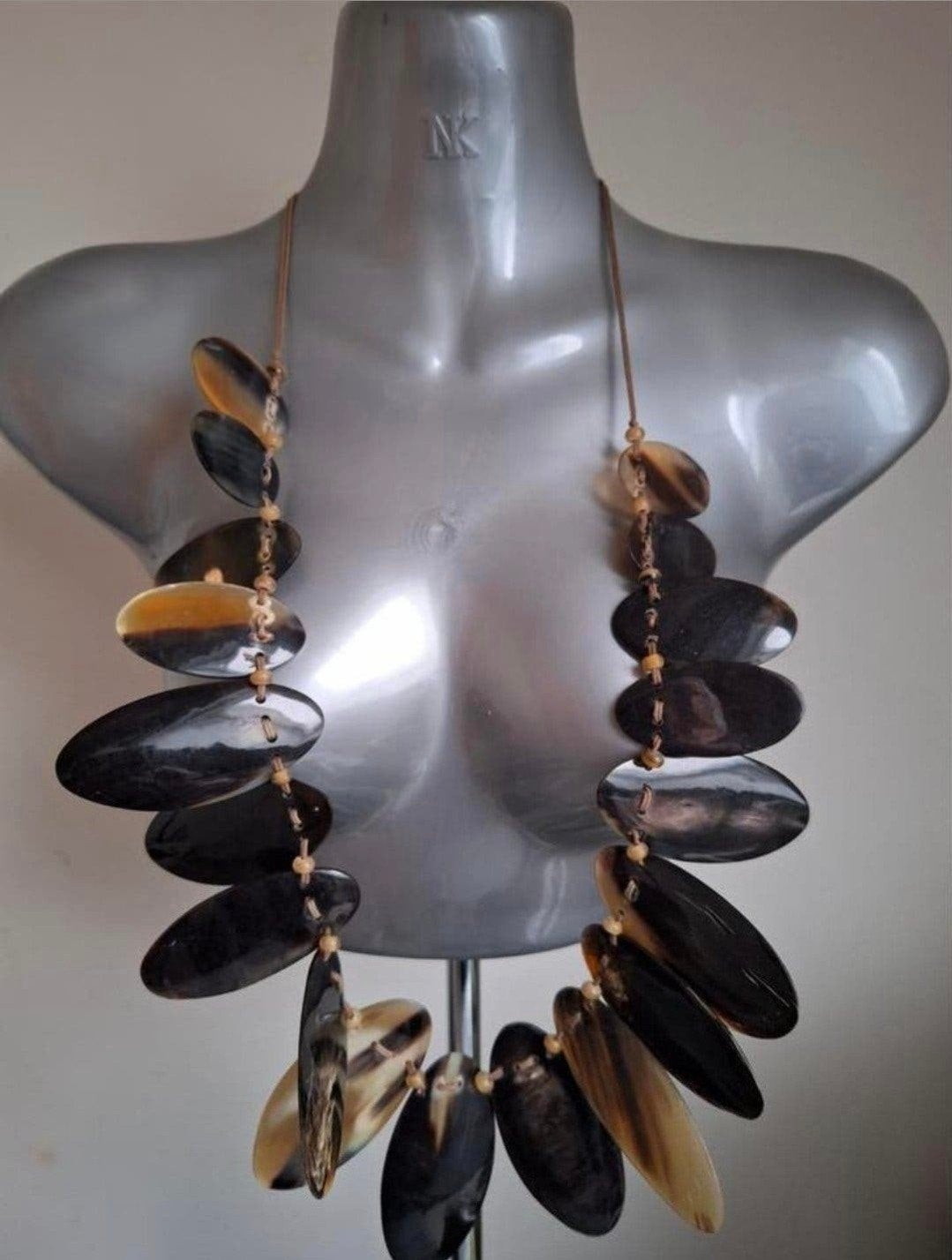 Manouk - koordketting met hoorn. 3=2 aktie, Met hanger, Overige materialen, Verzenden, Zwart